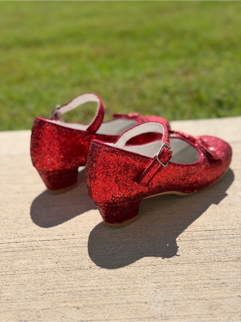 Dorothy Wizard of Oz style Girls Sparkle Mary Jane Dress Shoes - Red Glitter 1 - Picture 2 of 3